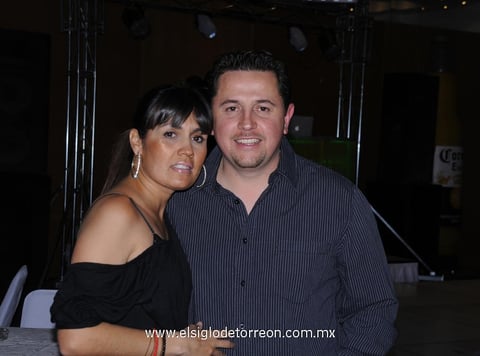 06042012 CRISTY  y Raúl.
