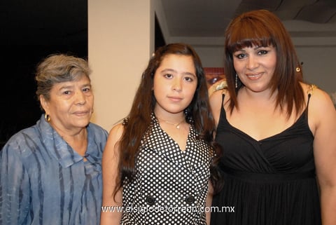 08042012 MODESTA  Mendoza, Hatzin Muñoz y Blanca Alicia.