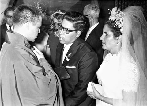 DIONISIO Sánchez Herrera el día de su matrimonio con Dolores Campuzano en el año de 1968.