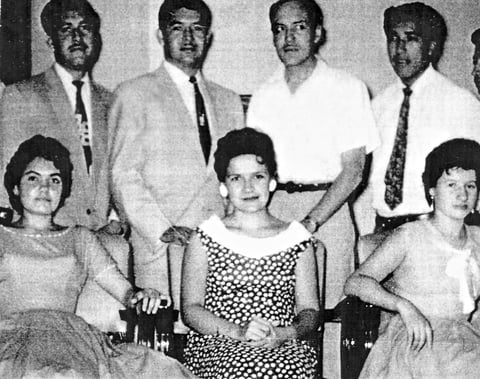 MANOLO Aguilar,Paco Salazar, Javier Márquez, Beto Manriquez, Elsa Maynes, Mavis Ro-
dríguez y Mary Auxilio Aranda, personal del Banco Lagunero de Francisco I. Madero, Coah.,
en el año de 1959.