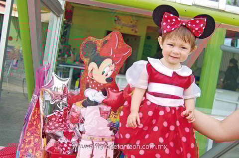 10042012 VANESSA VALERIA  Gamboa Jiménez lució muy linda en su festejo de primer cumpleaños.