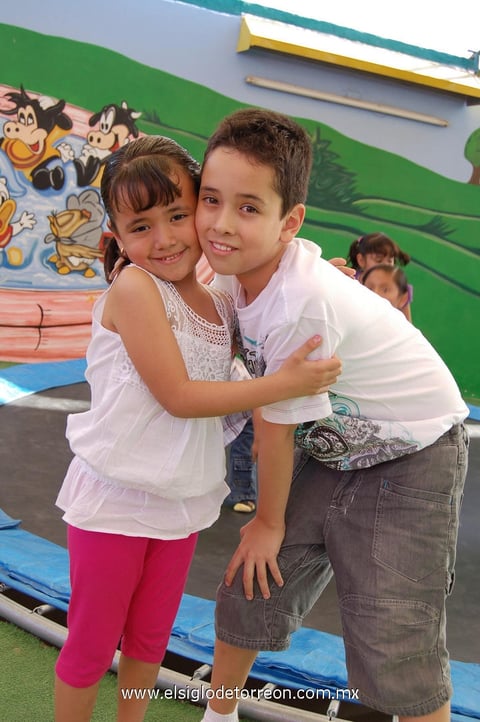 10042012 KEYRA  y Jesús.