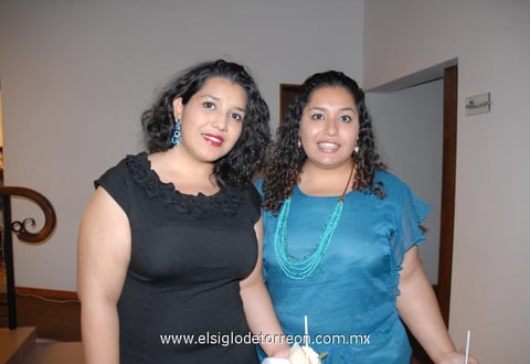 10042012 LUCÍA  y Laura.