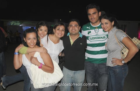 11042012 PANCHITO , Karla, Hinnis y Fer.
