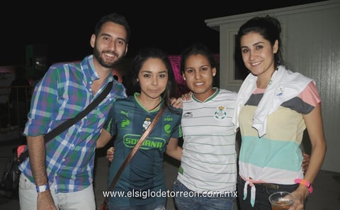 11042012 CHARLY,  Martha, Damaris y Mariana.