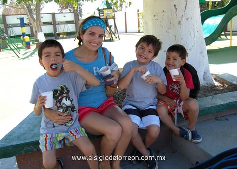 11042012 DIEGO , Paty, Arturo y Andrés.