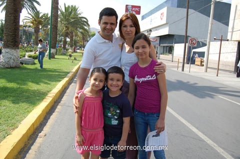 11042012 JACOBO , Alejandra, Arlina, Jabobo Jr. y Farah.
