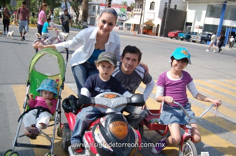 11042012 ISABELLA , Lily, Abel, Yoshuah y Myriam.
