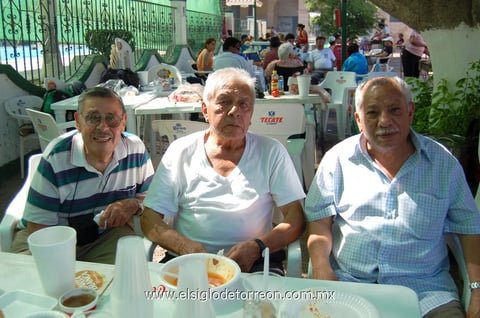 11042012 JORGE , Manuel y Carlos.
