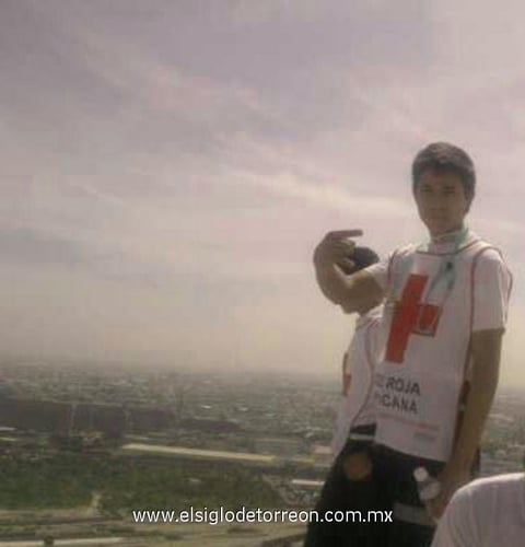12042012 RICARDO  E. Aguirre el Viernes Santo en el Cerro de las Noas.