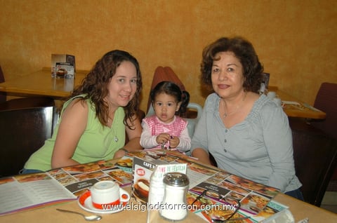 12042012 JUDITH  Lozano, Salma y María de los Ángeles Martínez.