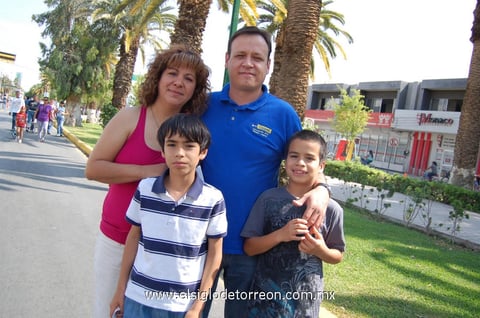 12042012 CRISTINA,  Carlos, Gustavo y Carlos Jr.