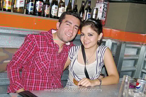 12042012 AARóN  y Sarahí.