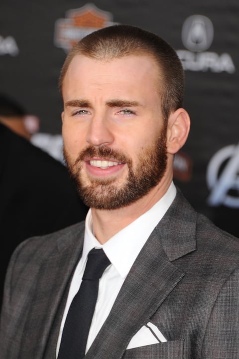 El actor Chris Evans se lució en la alfombra roja.