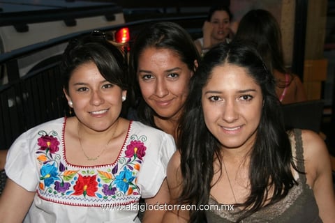 13042012 MAYA  Vargas, Ilse y Tenssy Ortega.
