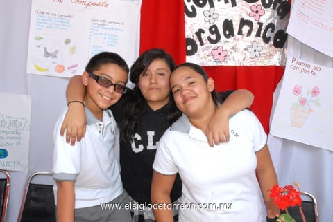 13042012 EDUARDO , Paulina y Karla.