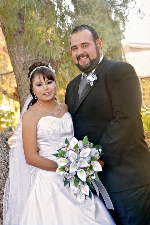Srita. Yeini Ayala Morales y Sr. Luis Victoriano Ulloa Mendoza contrajeron matrimonio en la capilla La Guadalupana, el 26 de noviembre de 2011. Ellos son hijos de los señores: Rubén Ayala Lira y Margarita Morales Ayala; José Agustí­n Ulloa Segura y Marí­a Elena Mendoza de Ulloa.