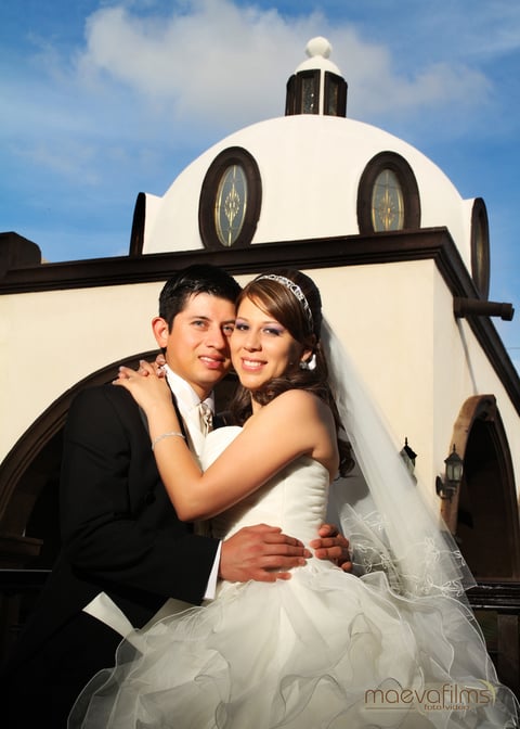 Dra. Adriana Irasema Aguirre Salinas y Dr. Javier Corpus Lozoya, contrajeron matrimonio en la parroquia de La Sagrada Familia de Matamoros, Tamaulipas, el sábado 17 de marzo de 2012. Ellos son hijos de los señores: Francisco Bernardino Aguirre Arjona y Josefina Salinas Meléndez; Ing. Javier Corpus Murillo y Mayela Lozoya MartÃínez.

 Maevafilms foto&video