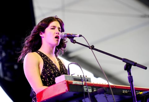 Otra de las intervenciones latinas corrió a cargo de Ximena Sariñana, cuya actuación se realizó en el escenario OutDoor Theatre.