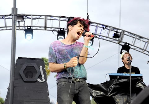 La banda Neon Indian prendió al Empire Polo Club con su participación.