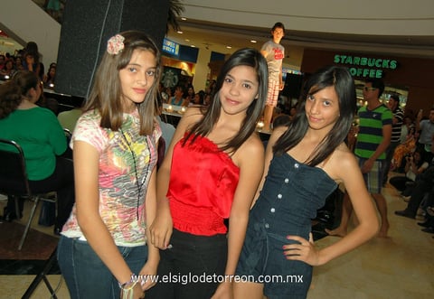 16042012 ÁNGELA , Michelle y Samantha.