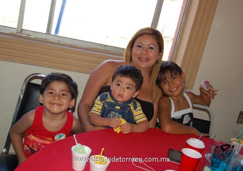 16042012 JéSSICA , Óscar, Arlette y Alex.