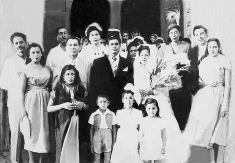 RAYMUNDO Ortega Cadillo y Socorro González Gándara, el 18 de junio de 1955 en la Catedral del Carmen, el dí­a que contrajeron matrimonio.
