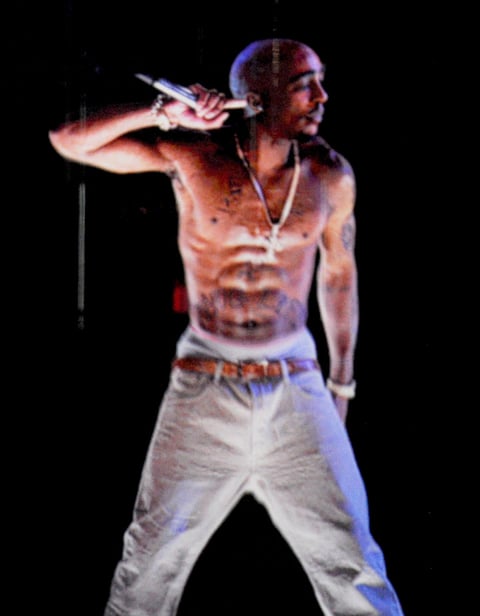 La aparición de Shakur, considerado el rapero más importante de la historia, causó tal conmoción entre el público asistente.