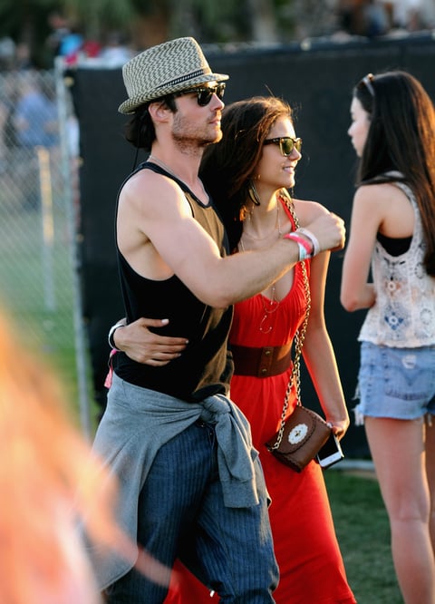El actor Ian Somerhalder y Nina Dobrev fueron captados en el festival Coachella 2012.