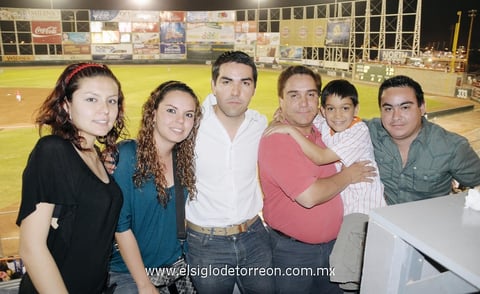 15042012 MARCELA  y Ascenet Moreno, Ramiro Luévano, Mauricio y Jorge Hamdan, y Gerardo Flores.