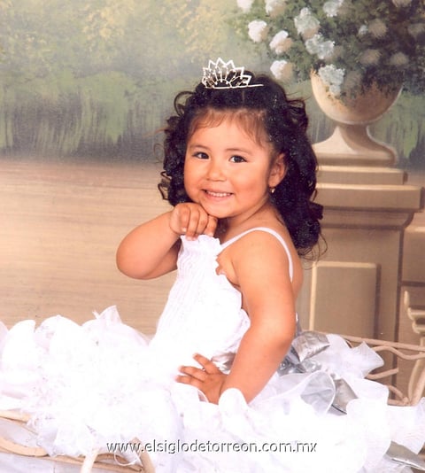 15042012 LA PEQUEñA  Nahomi Rodríguez Gutiérrez celebró recientemente su cumpleaños, así también fue electa como Reina de la Primavera de su kinder.