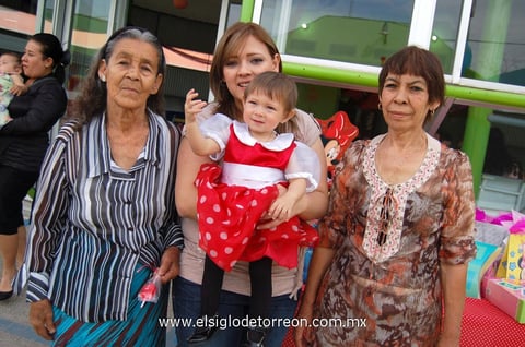 15042012 ROSA , Jazmín, la pequeña Vanessa y Gloria.