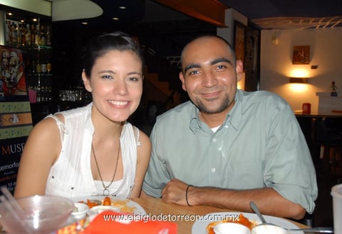 15042012 WENDY  Cisneros y Carlos Adame.