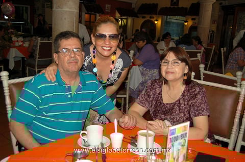 14042012 JOSé  Luis Barajas, Nadia Barajas e Irma Ledesma.