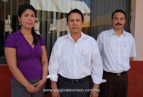 15042012 ANA  Laura, Eliseo y Luis Alberto.