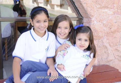 17042012 MARíA , Sofía y María Aurora.