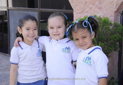 17042012 DANNA , Astrid y Sofía.