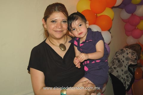 17042012 GEORGINA  Ochoa y Eva Paredes.
