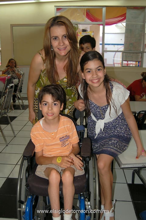 17042012 NORA,  Natalia y Efraín.