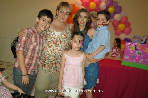 17042012 JUAN PABLO,  Adela, Jéssica, Érika y Érick López.
