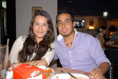 17042012 MICHELLE  Villalobos y Aldaír Valdés.