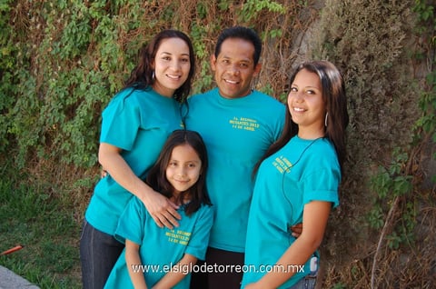18042012 IRMA , Francisco, Paola y Valeria Venegas Castro.
