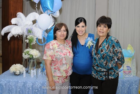 18042012 OLY  Ávila de Torres fue festejada por el cercano nacimiento de su bebé con una recepción organizada por su suegra Lety Aburto de Torres y su mamá Lupita Nájera de Ávila.