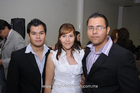 23042012 DANIEL  Martínez, Anylú González y Jaime Torres.