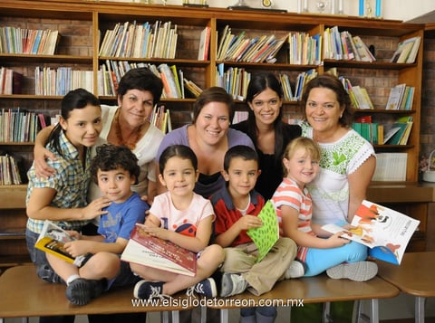 21042012 LAS EDUCADORAS  Karla, Isabel, Holy, Nadia y Charo junto a los pequeños Enrique, Eugenia, Rodrigo y María José.