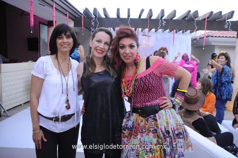 23042012 ILIANA  Medina, Marce Estens y Gris Ayup.