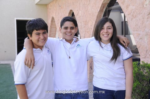 22042012 ARTURO , Rodrigo y Diana.
