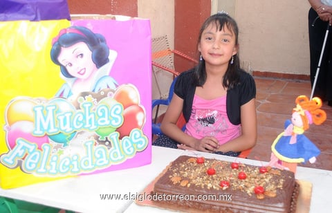 22042012 MARCELA  Ruiz del Río fue festejada al cumplir ocho años de vida.