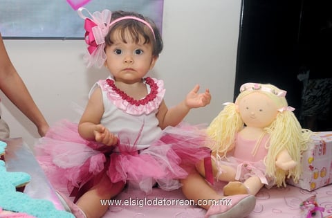 22042012 RENATA  Acosta Romo lució muy linda en su fiesta de primer cumpleaños.