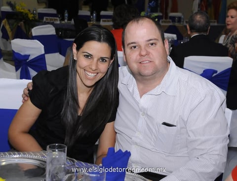 22042012 MóNICA  y César.